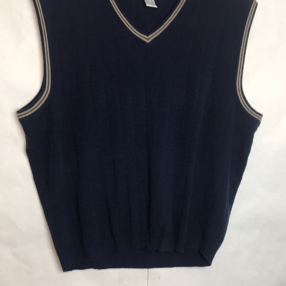 Gently used condition vintage mens oversized academia v-neck cable knit vest - Picture 2 of 6